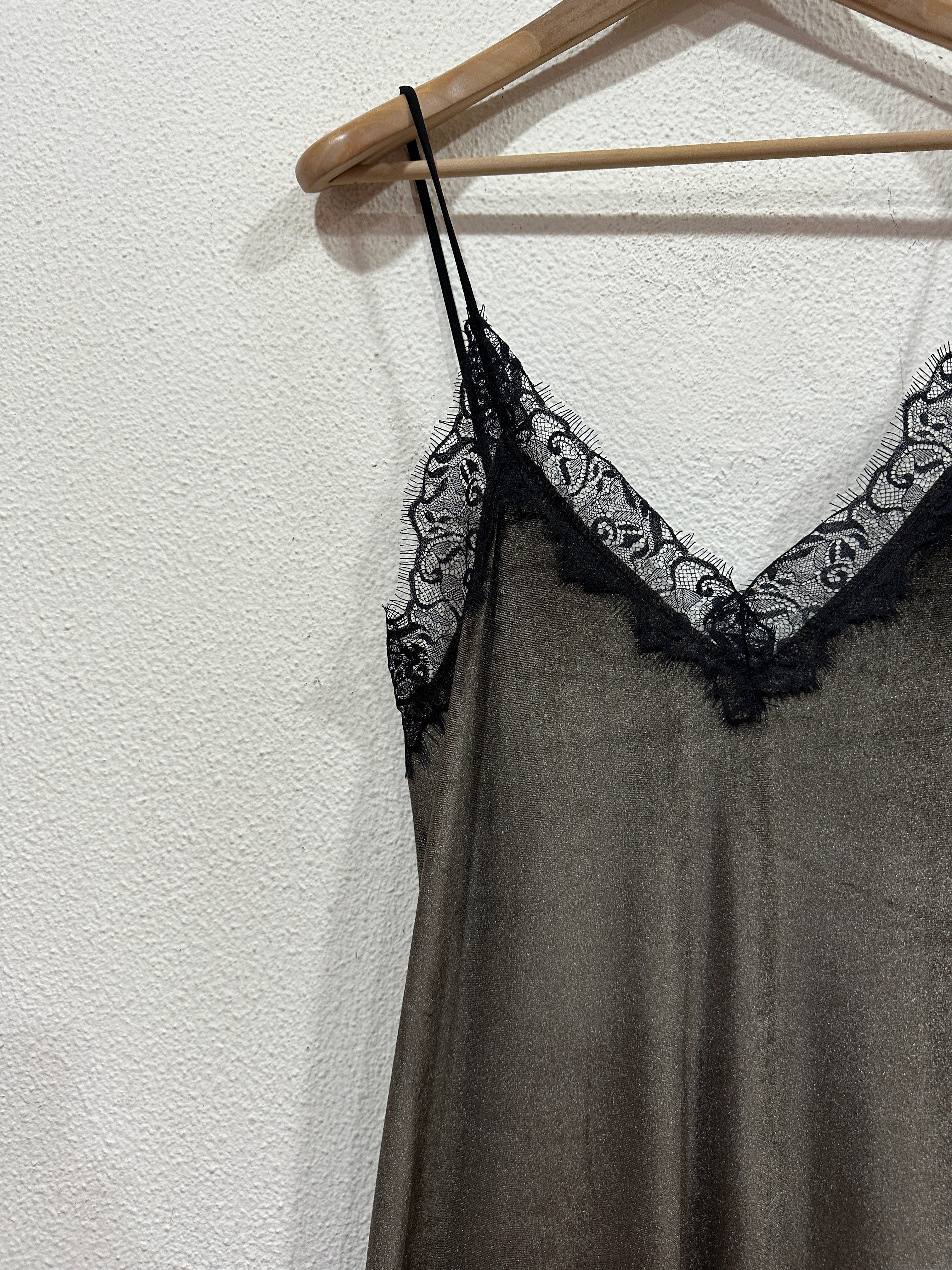 Vestido em veludo cristal c/renda AMETHYST