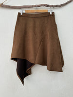 Load image in the gallery viewer,Saia em camurça sintética assimétrica OKLAHOMA
