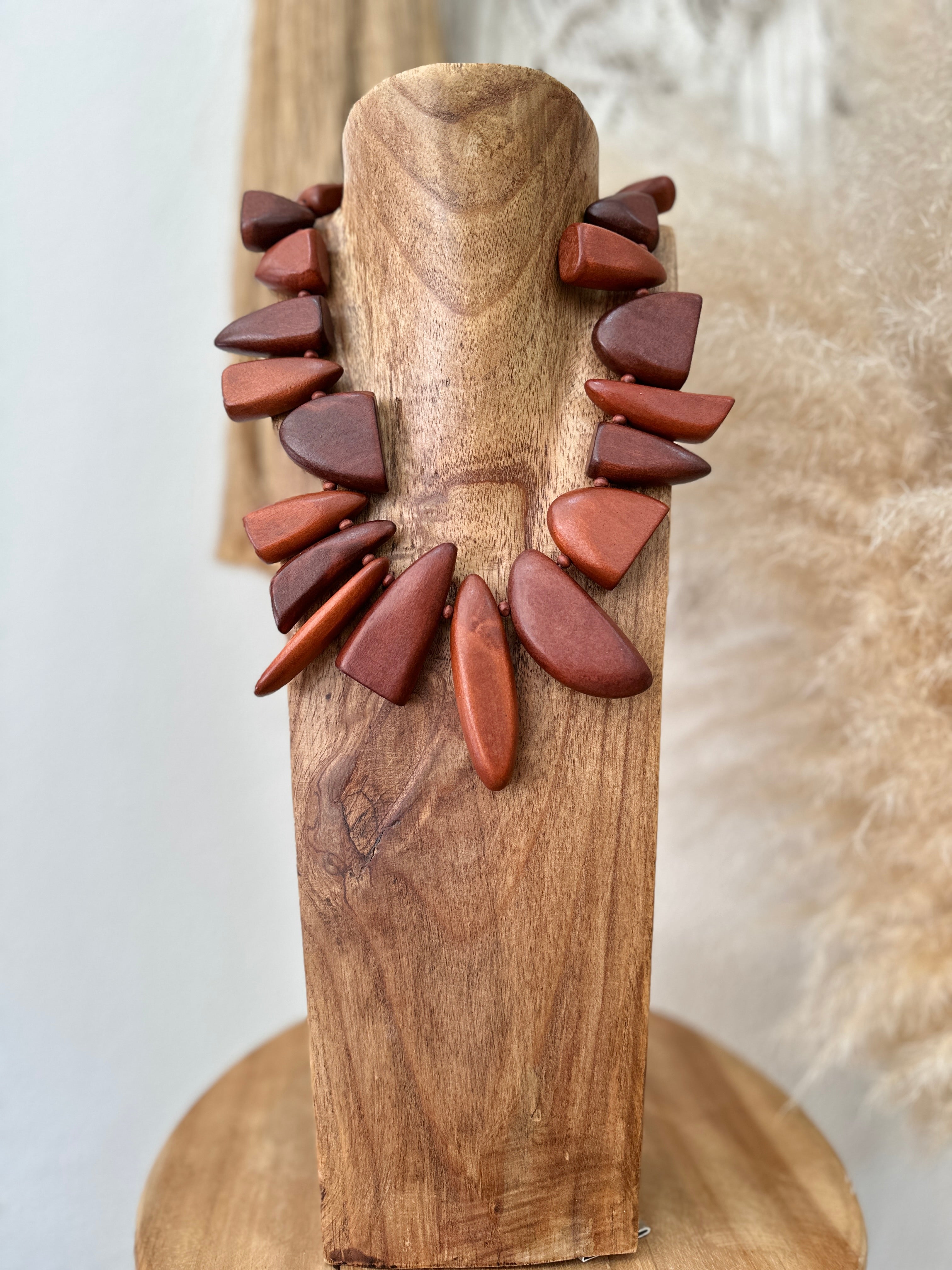 Colar curto em madeira ATHENA