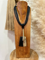 Load image in the gallery viewer,Colar curto GÁLIA
