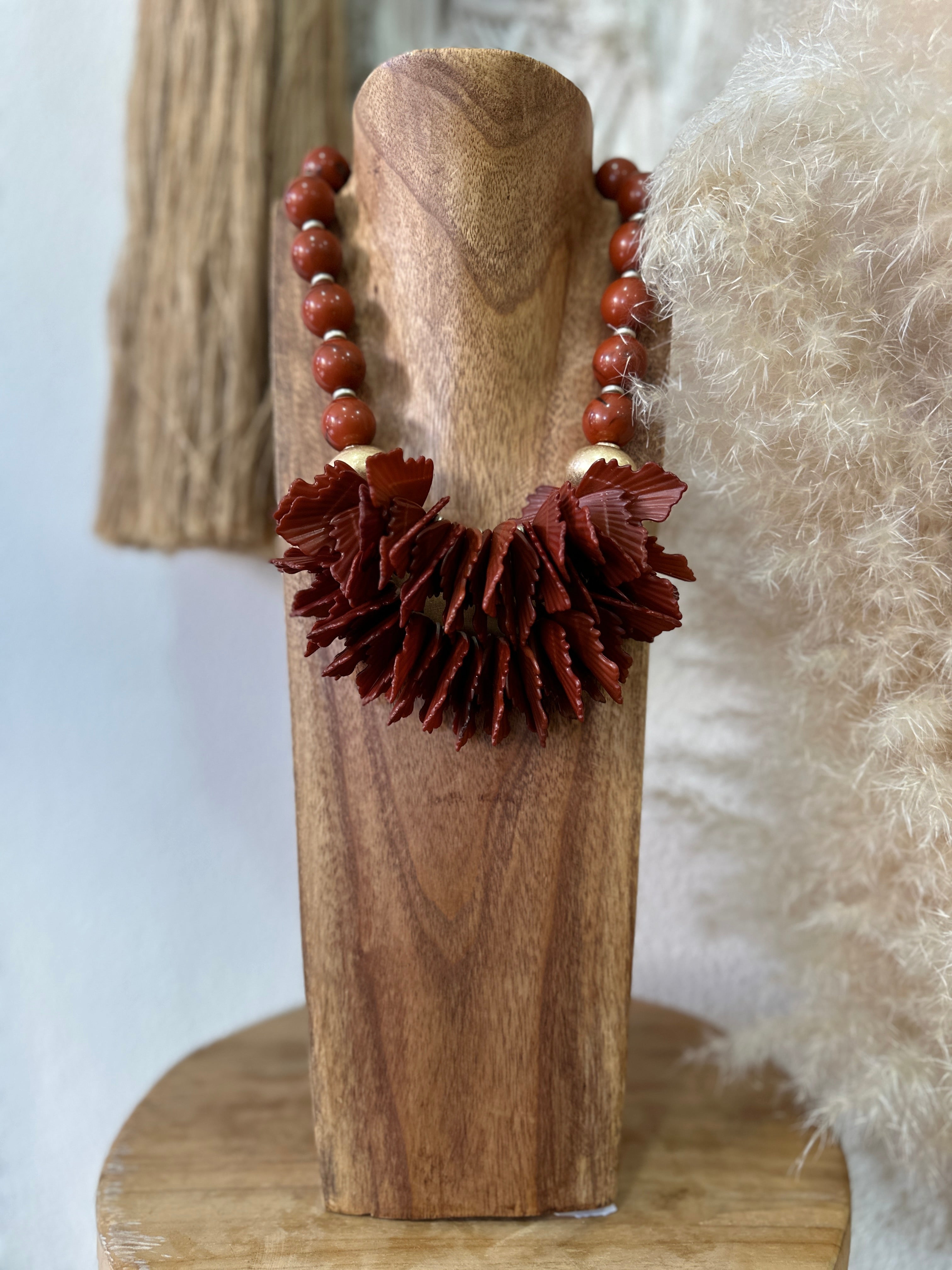 Colar curto em acrílico AUTUMN