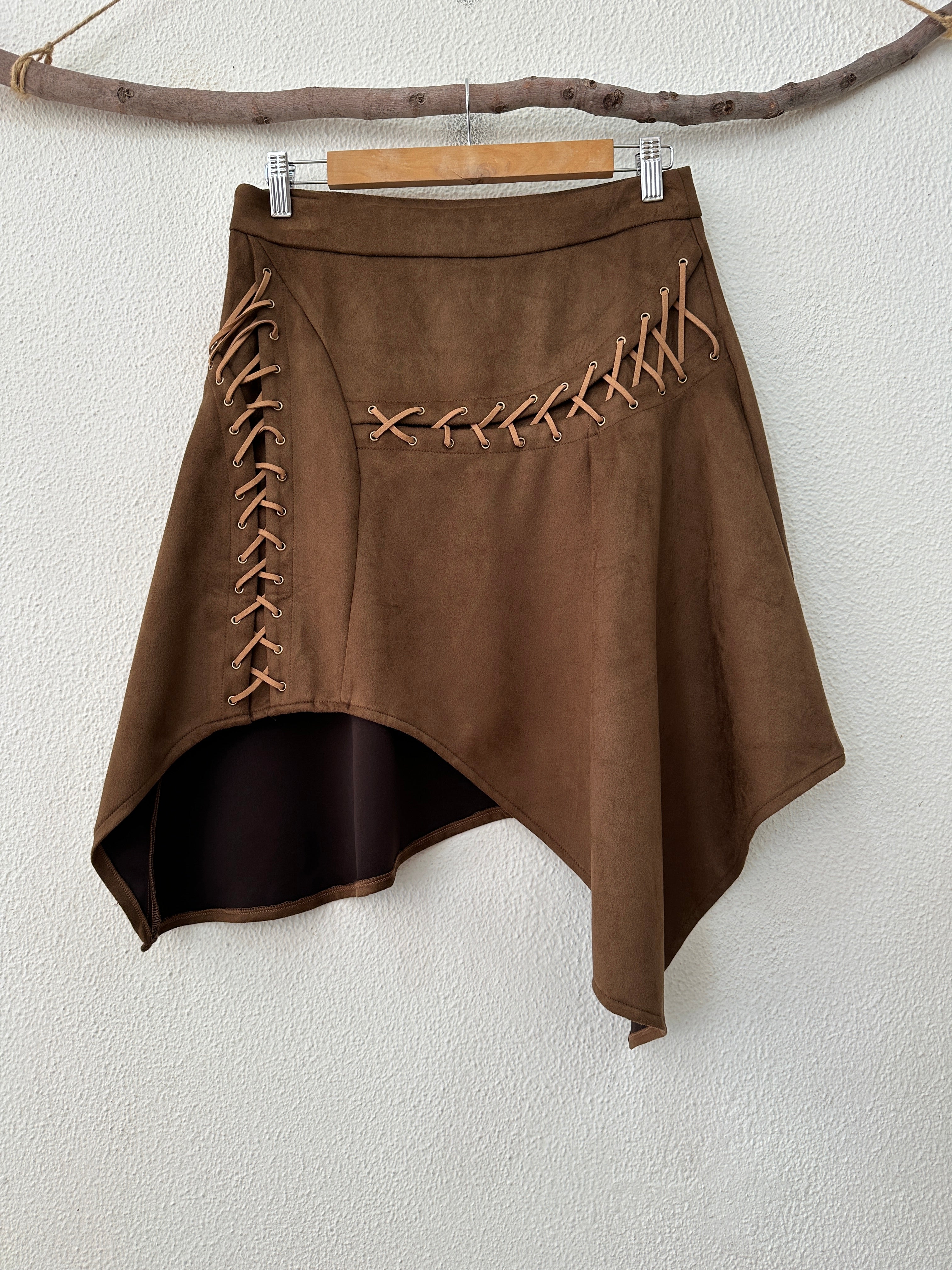 Saia em camurça sintética assimétrica OKLAHOMA