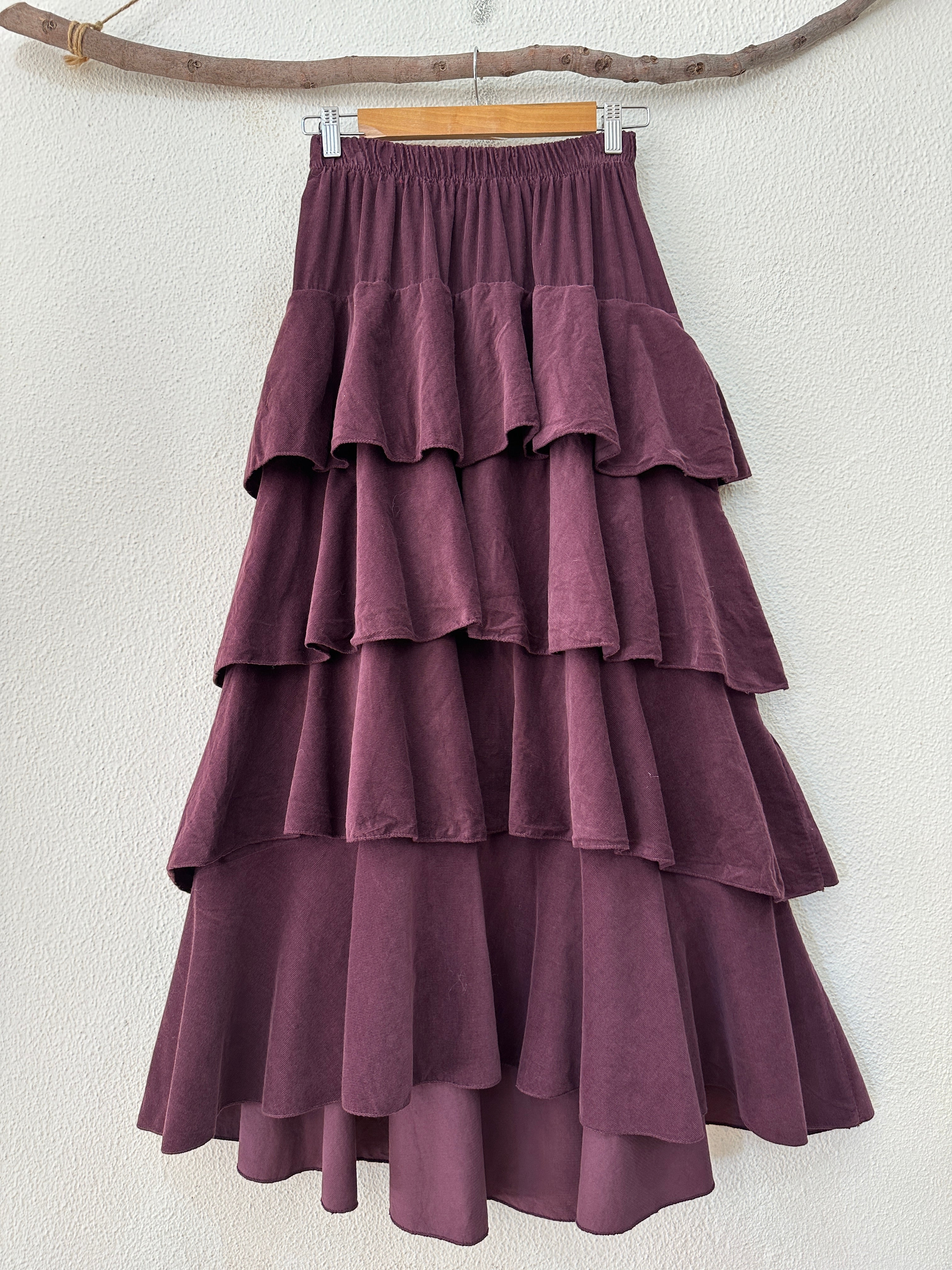 Saia em microbombazina c/ folhos ASPEN