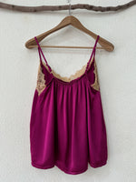 Load image in the gallery viewer,Top acetinado c/ renda FAYE
