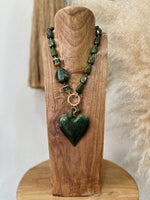 Load image in the gallery viewer,Colar curto LUCKY HEART
