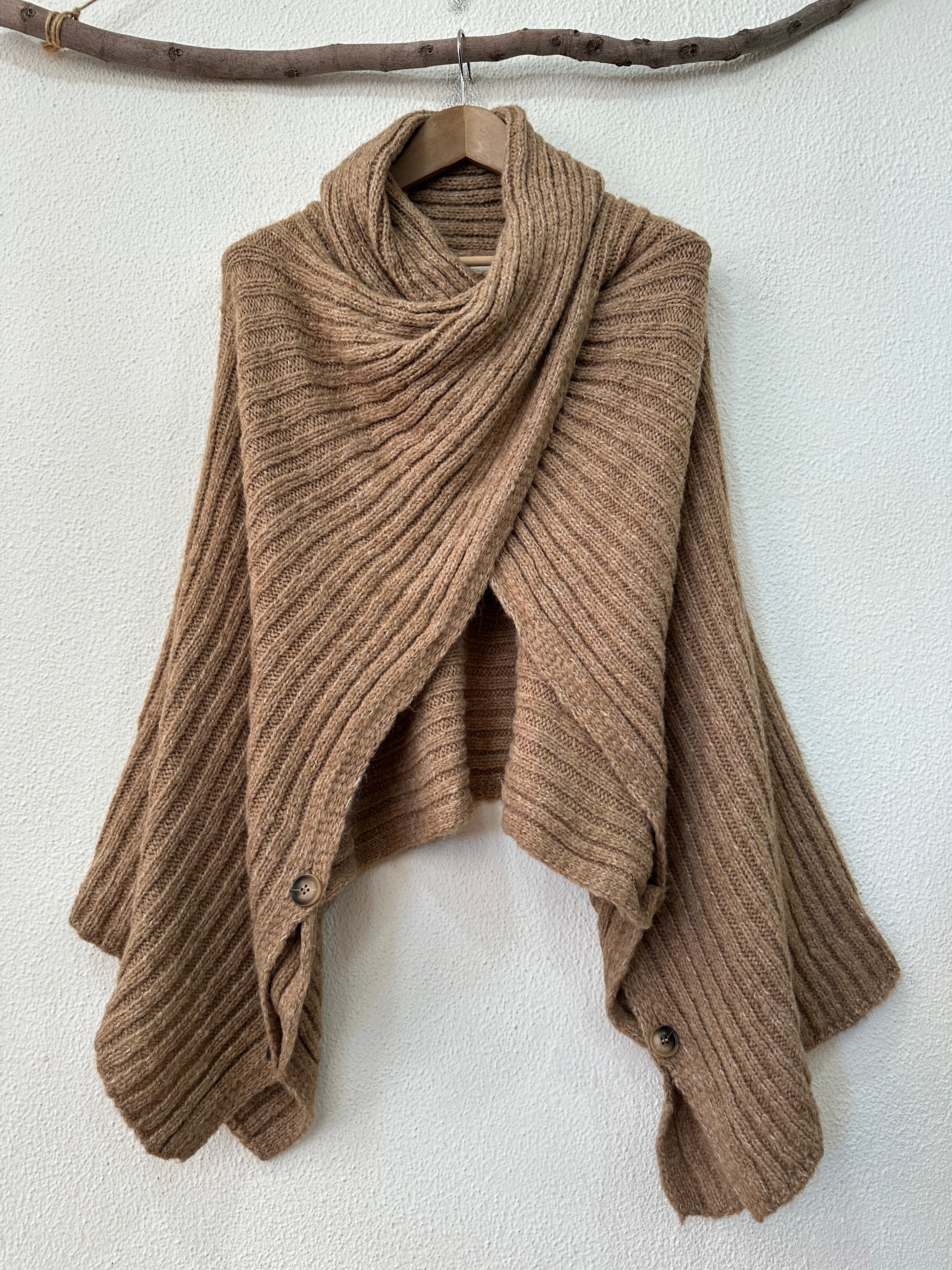 Capa/ poncho de malha c/ botões DELICATE