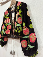 Load image in the gallery viewer,Casaco curto em veludo bordado KERALA
