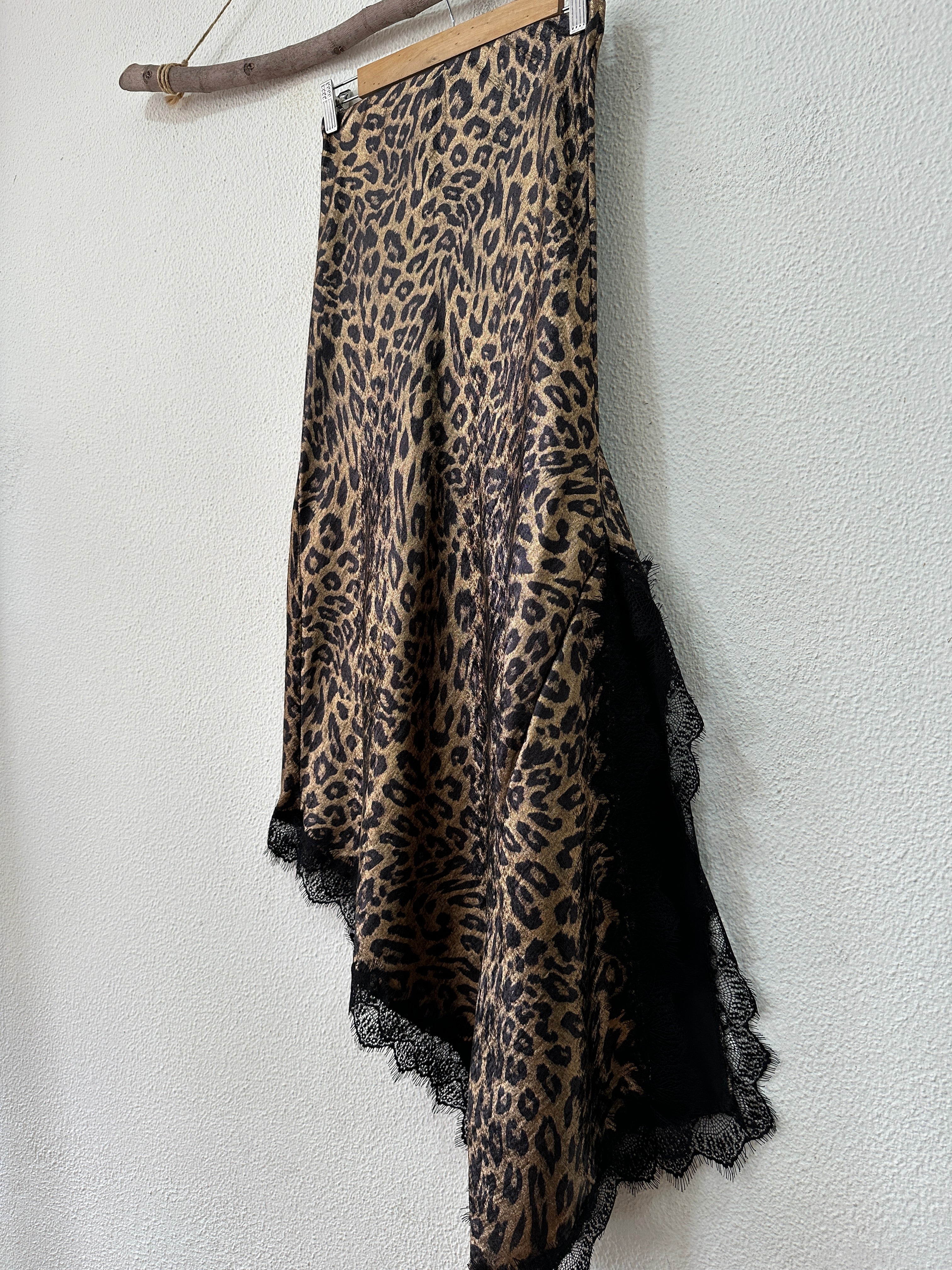 Saia assimétrica c/dourado LUNA