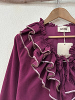 Load image in the gallery viewer,Blusa em microbombazina c/folhos MADELEINE
