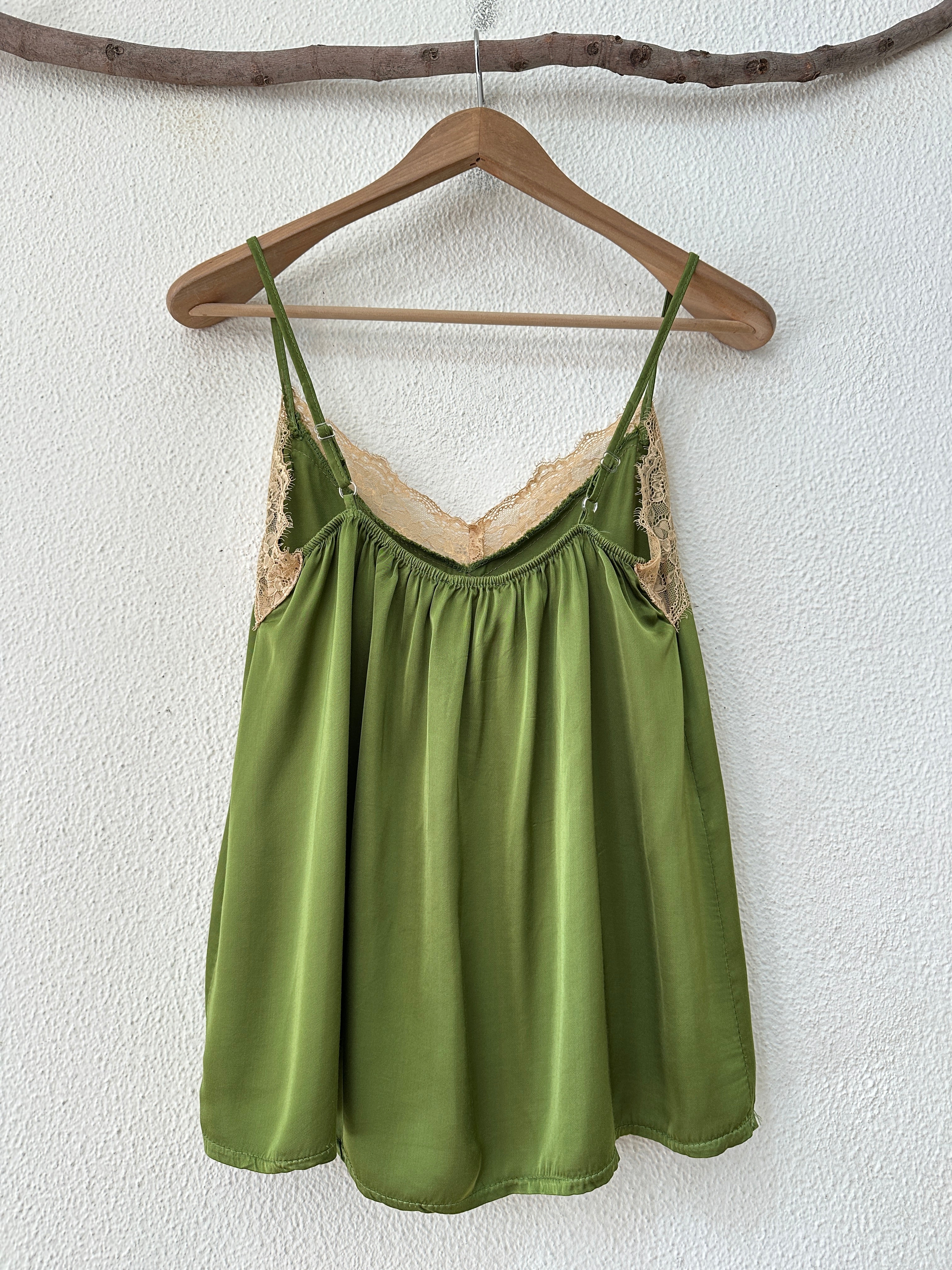 Top acetinado c/ renda FAYE