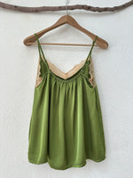 Load image in the gallery viewer,Top acetinado c/ renda FAYE
