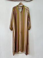 Load image in the gallery viewer,Vestido-camiseiro c/ seda CORA
