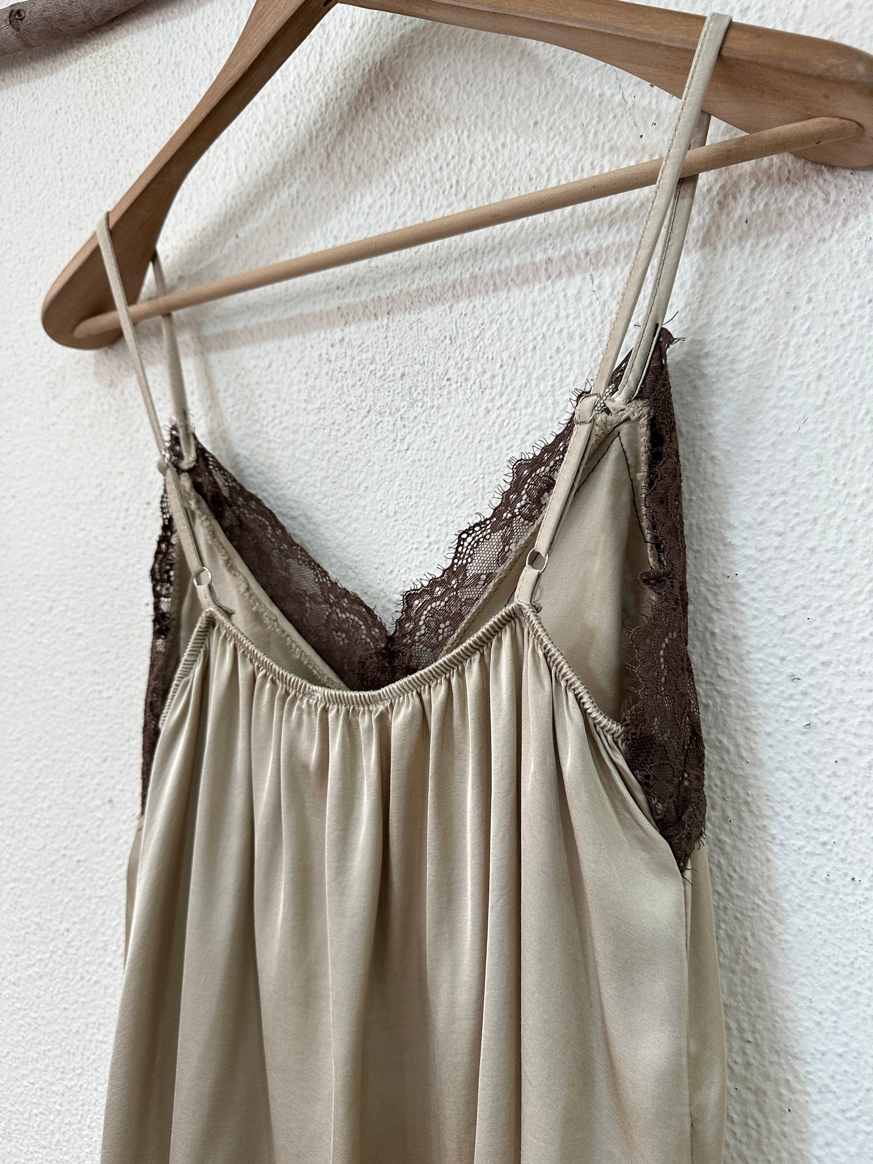 Top de cetim c/ renda SOPHISTICATED