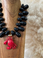 Load image in the gallery viewer,Colar em acrílico resistente CRABBY
