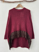 Load image in the gallery viewer,Camisola de malha assimétrica c/ renda CHEESECAKE
