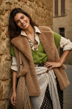 Carregar imagem no visualizador da galeria, Colete em imitação de pelo c/ forro e cinto KAZAN
