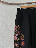 Load image in the gallery viewer,Calças de sarja bordadas FLORIANÓPOLIS
