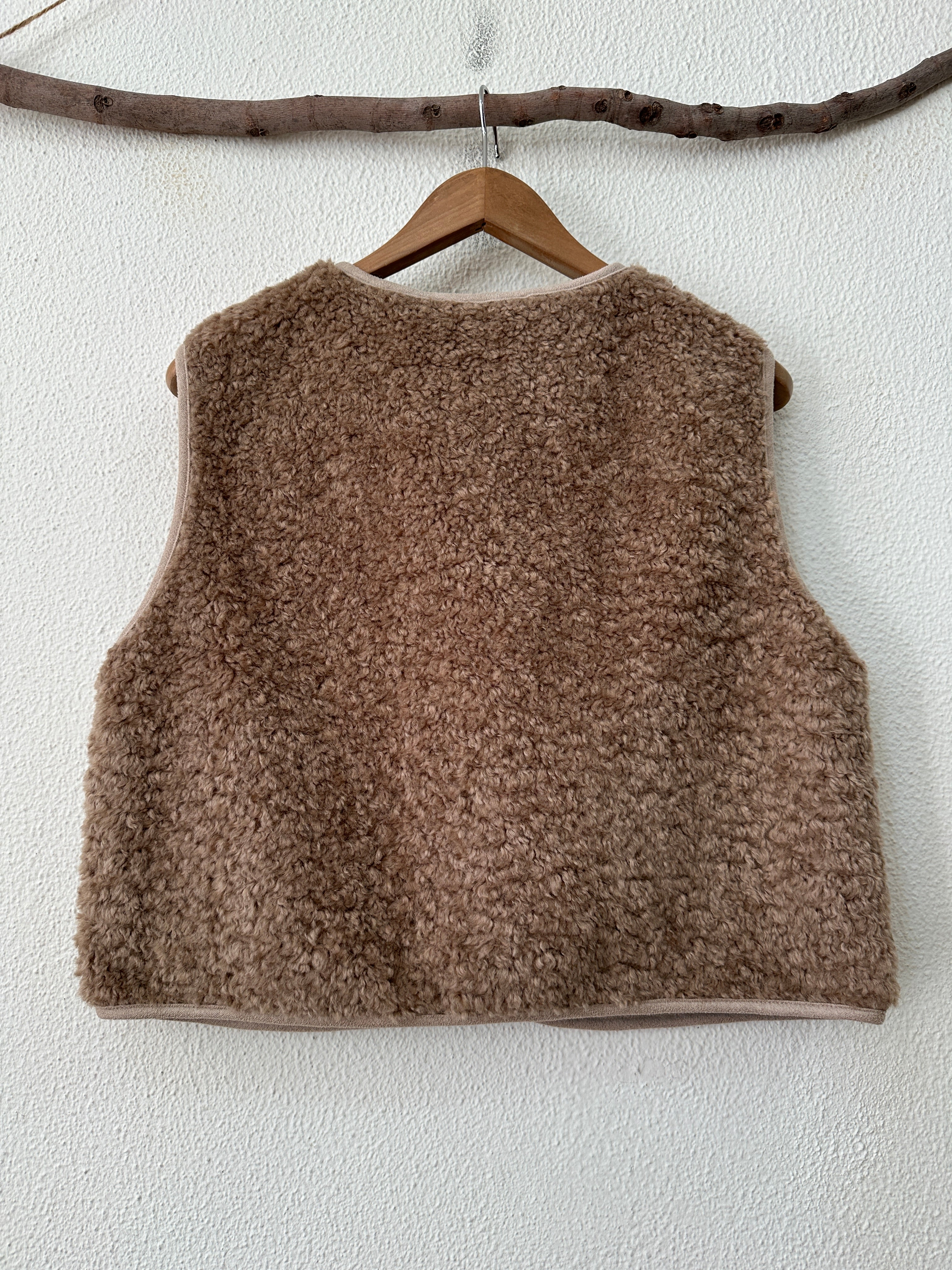 Colete de pelo encaracolado LAMB