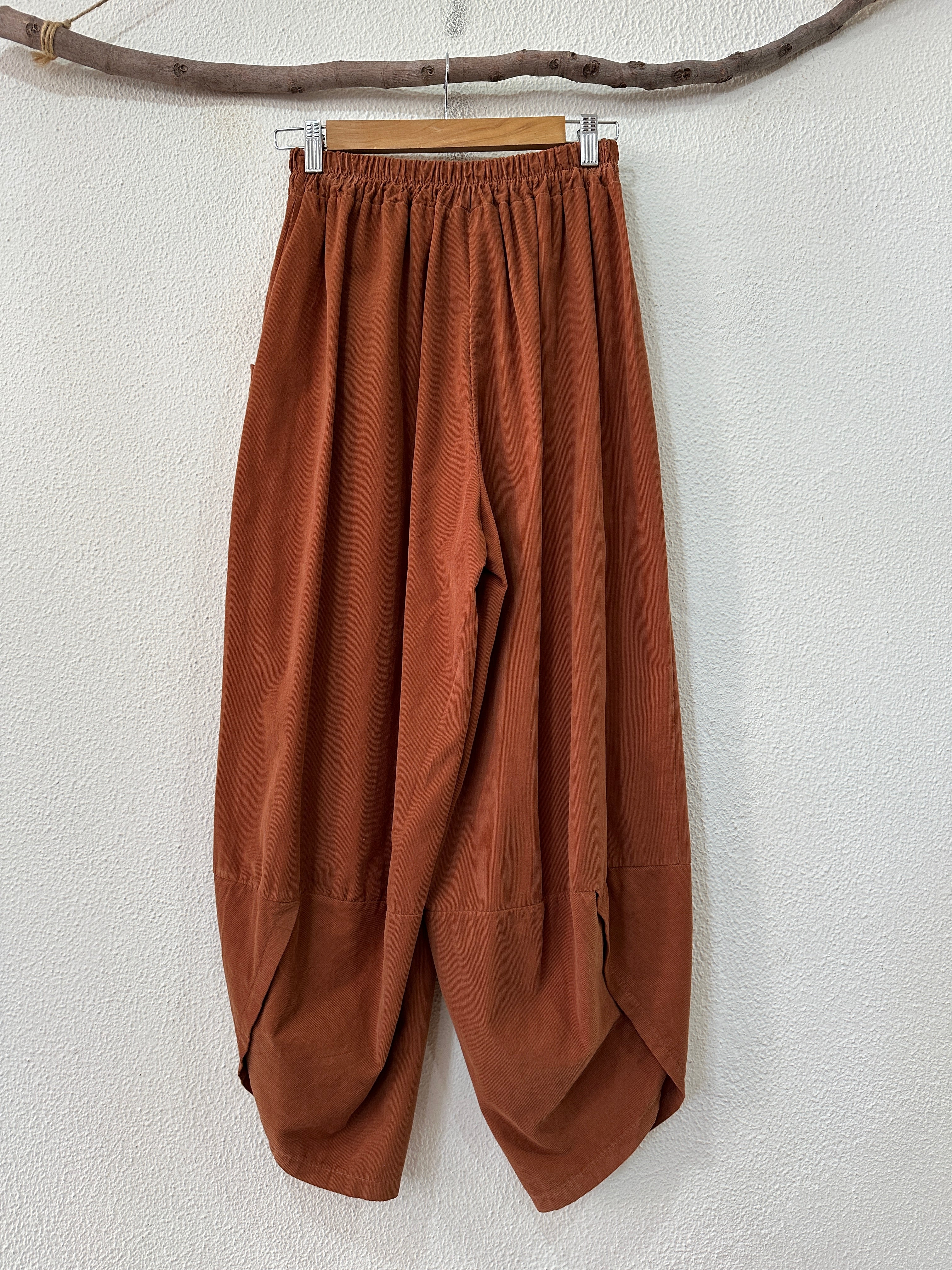 Calças baggy em microbombazina c/ bolsos HARLEM