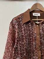 Load image in the gallery viewer,Camisa de lantejoulas c/ transparencia CARAMEL
