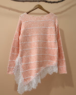 Chargez l'image dans la visionneuse de la galerie,Camisola de malha assimétrica c/ renda PEACHY
