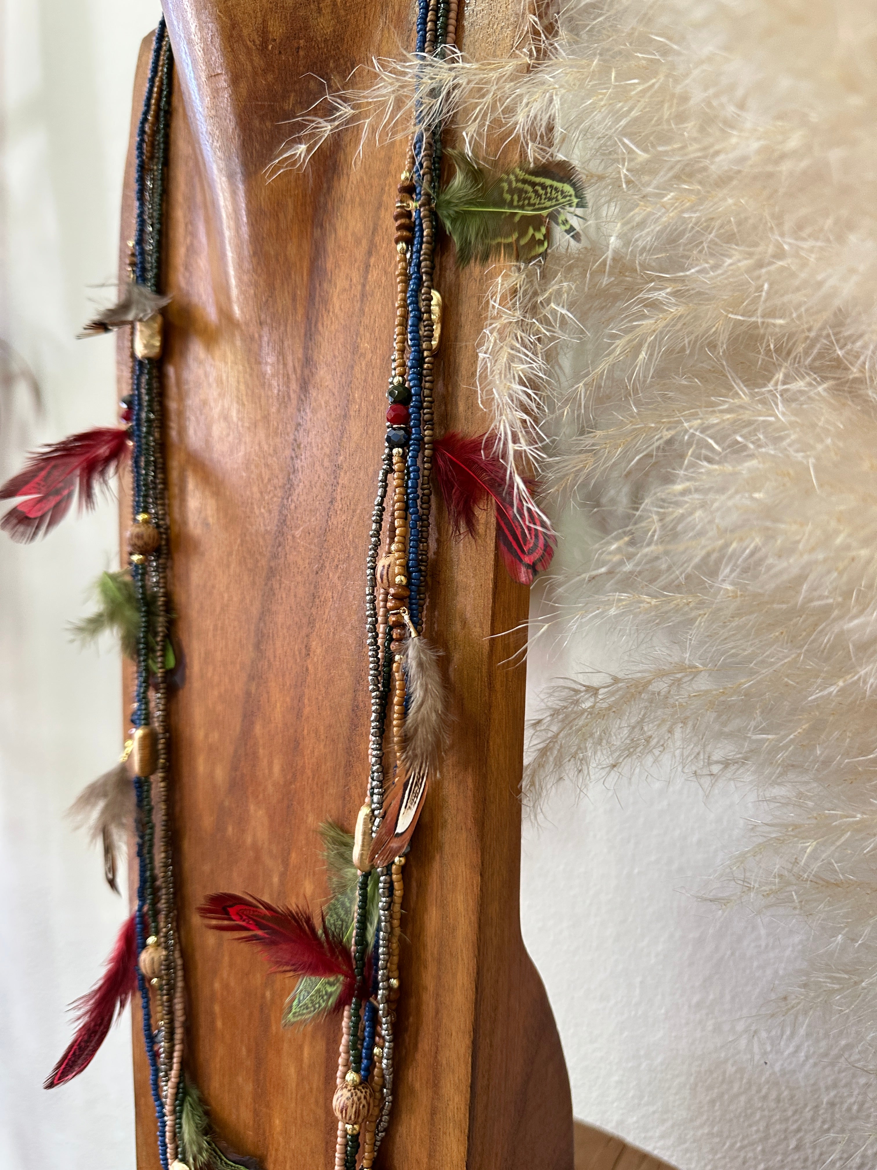 Colar comprido c/penas TUYA