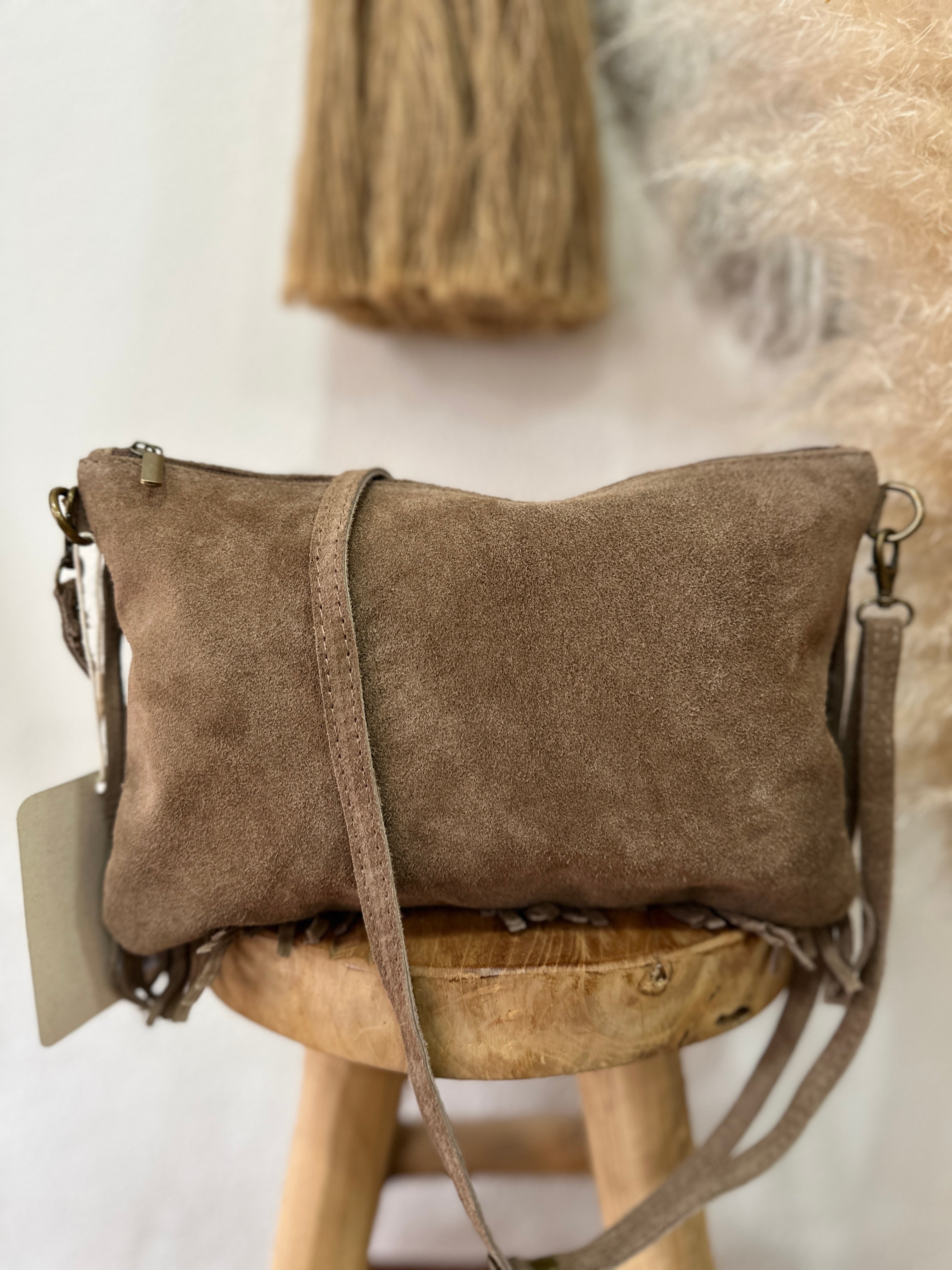 Mala em camurça com franjas RAVENA