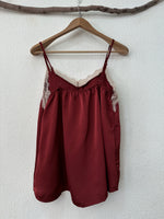 Carregar imagem no visualizador da galeria, Top acetinado c/ renda JENNIFER
