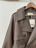 Load image in the gallery viewer,Blusão curto em ecopele BOSTON
