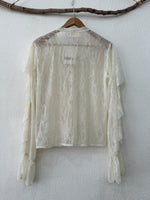 Load image in the gallery viewer,Camisa em renda c/ folhos MARGARETTE
