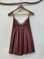 Load image in the gallery viewer,Top de cetim c/ renda SOPHISTICATED
