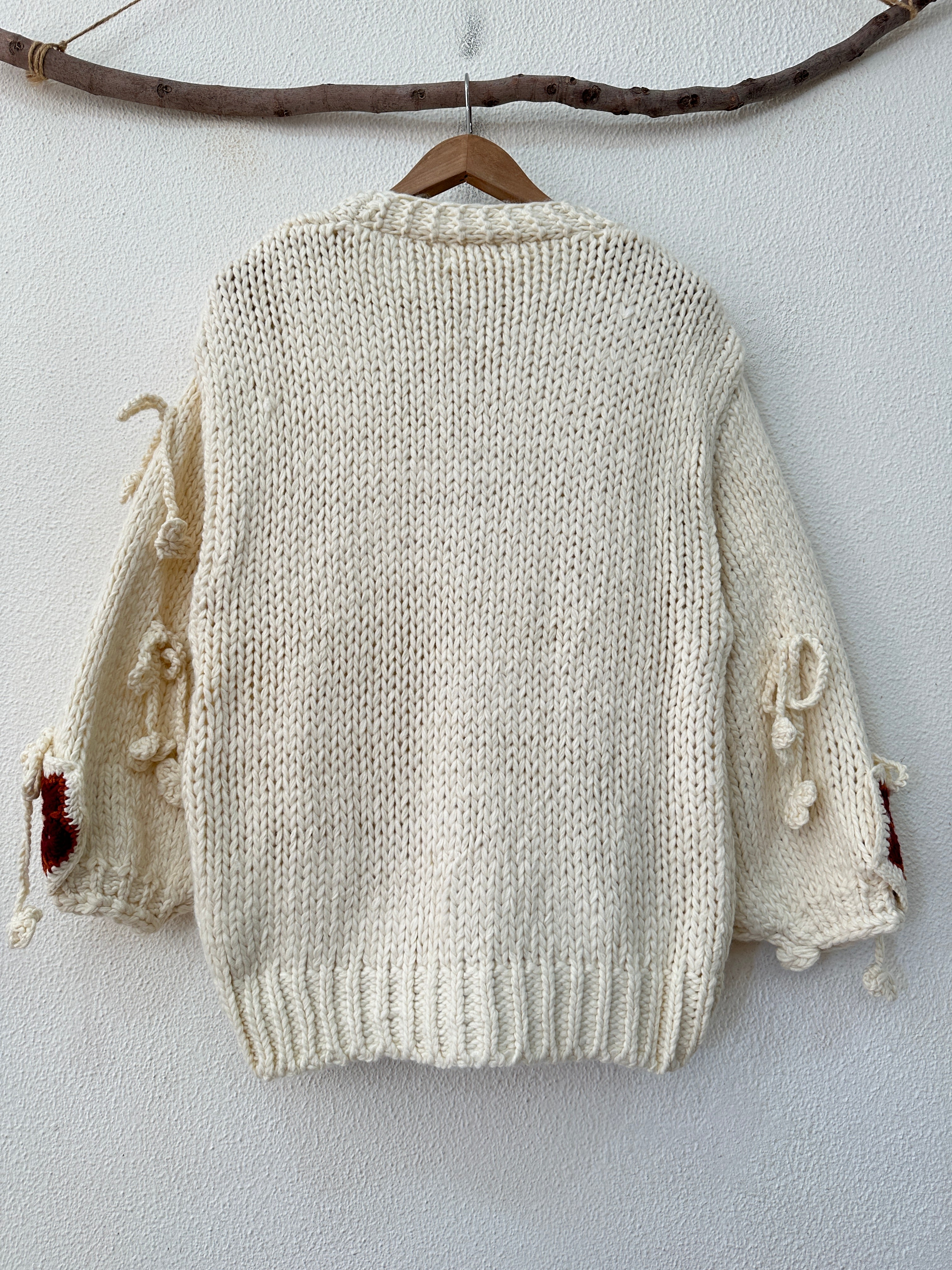 Casaco de malha c/aplicações artesanais CLOVER