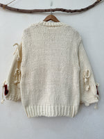 Load image in the gallery viewer,Casaco de malha c/aplicações artesanais CLOVER
