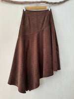 Carregar imagem no visualizador da galeria, Saia assimétrica em camurça sintética DESERT
