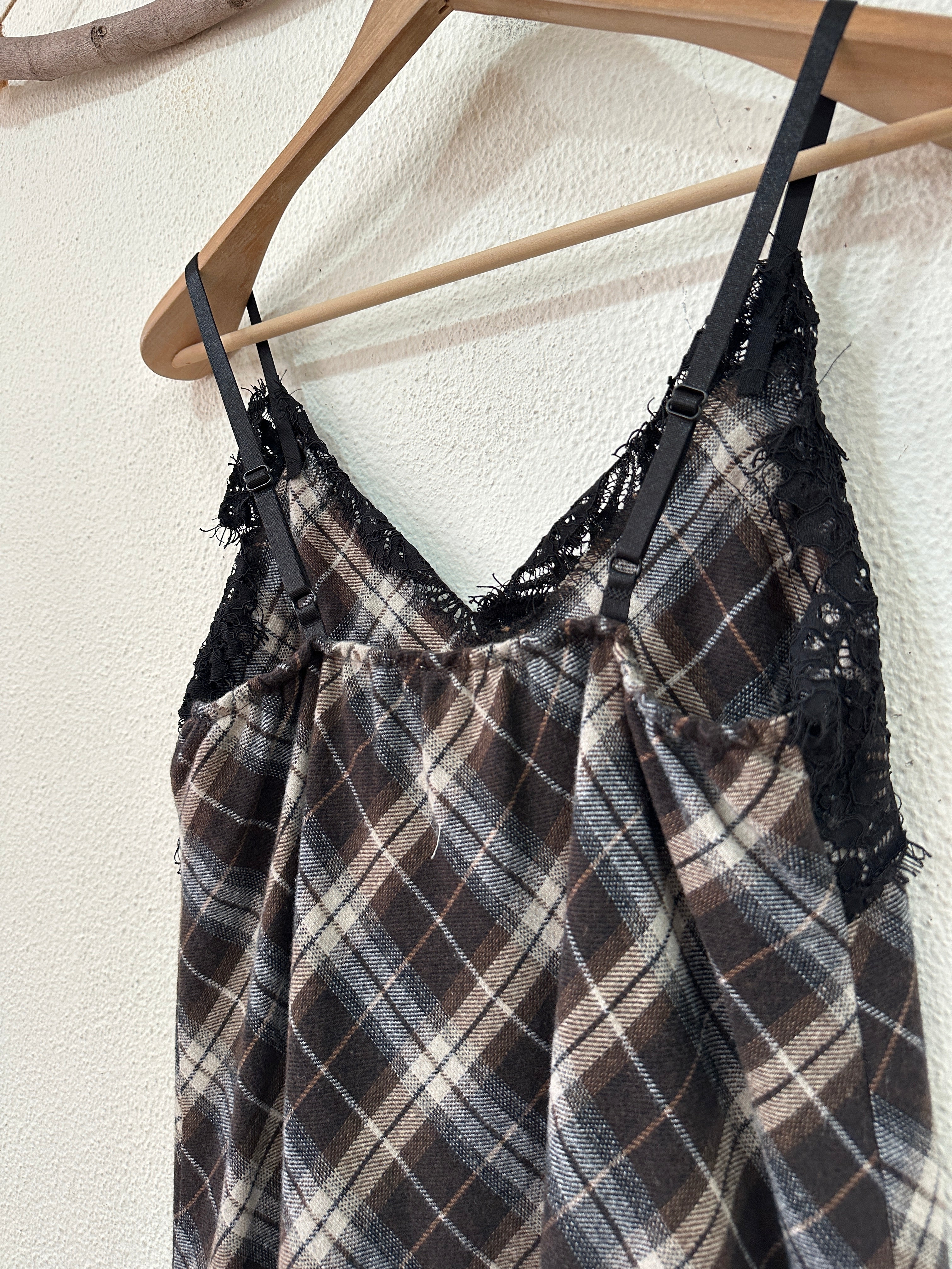 Vestido curto em fazenda c/rendas YORKSHIRE