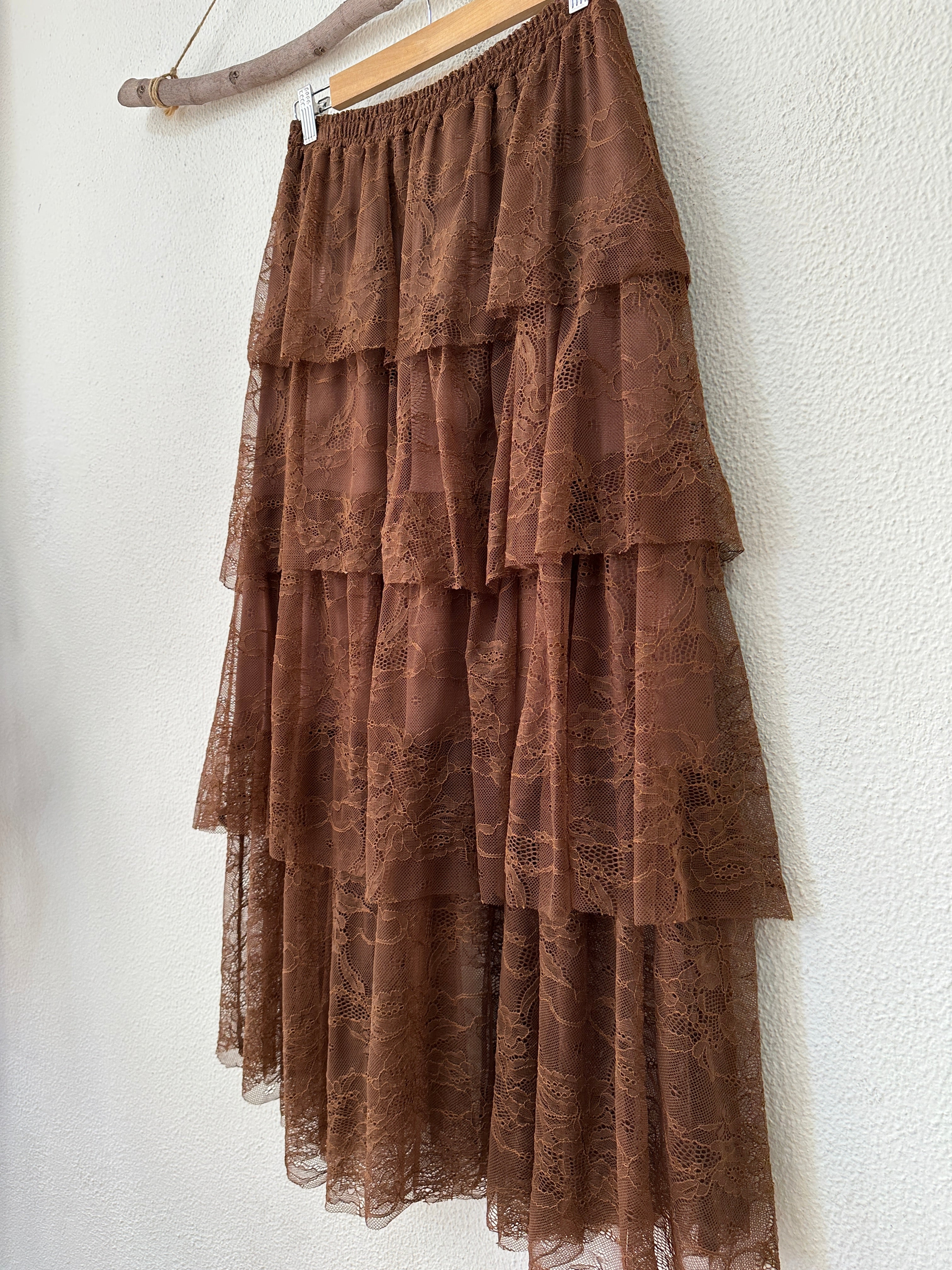 Saia em renda c/ folhos CLEO