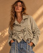 Load image in the gallery viewer,Casaco tipo parka regulável FASHIONISTA
