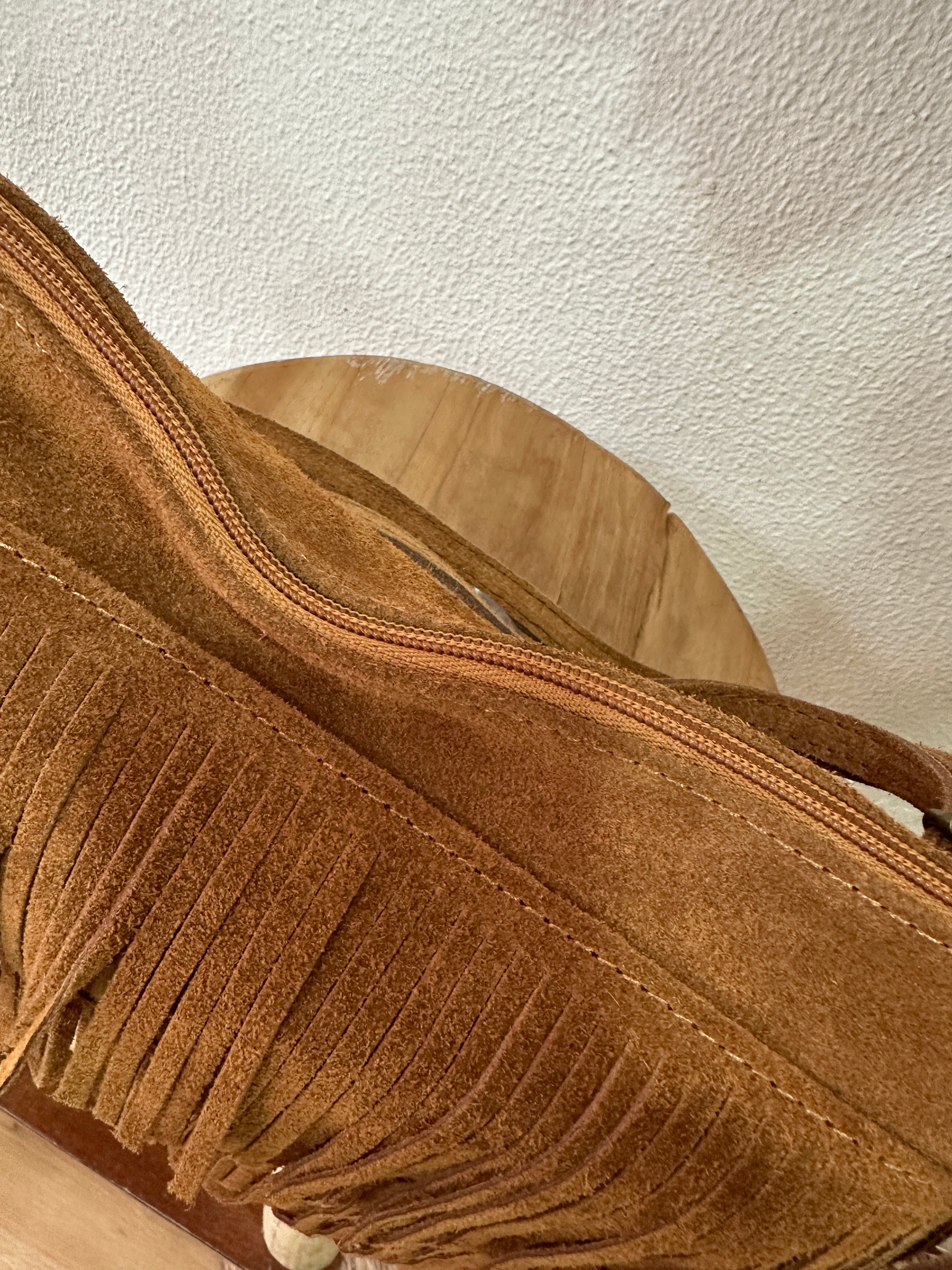 Mala em camurça com franjas RAVENA