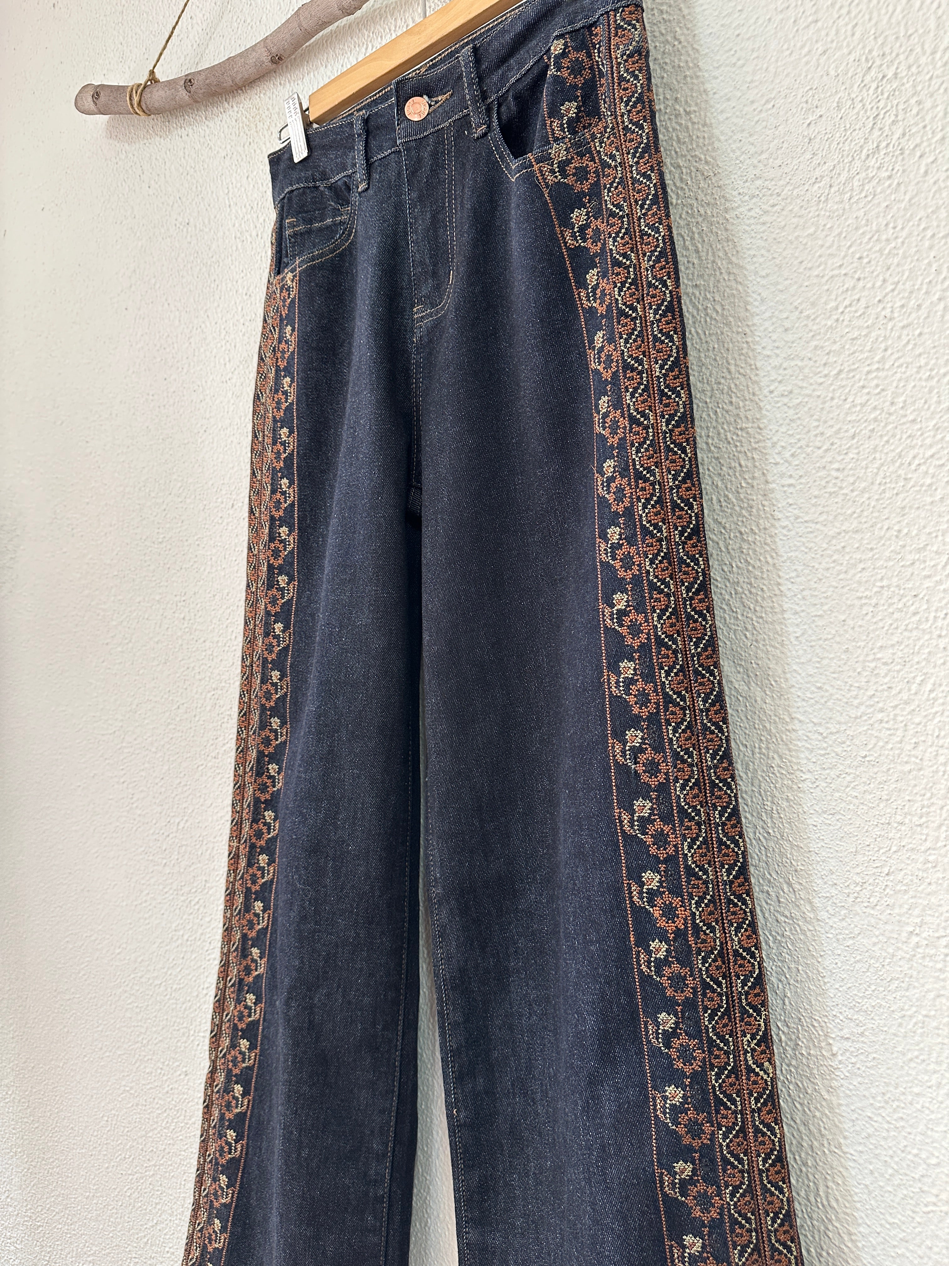 Calças denim wide leg c/ bordado ANGELA