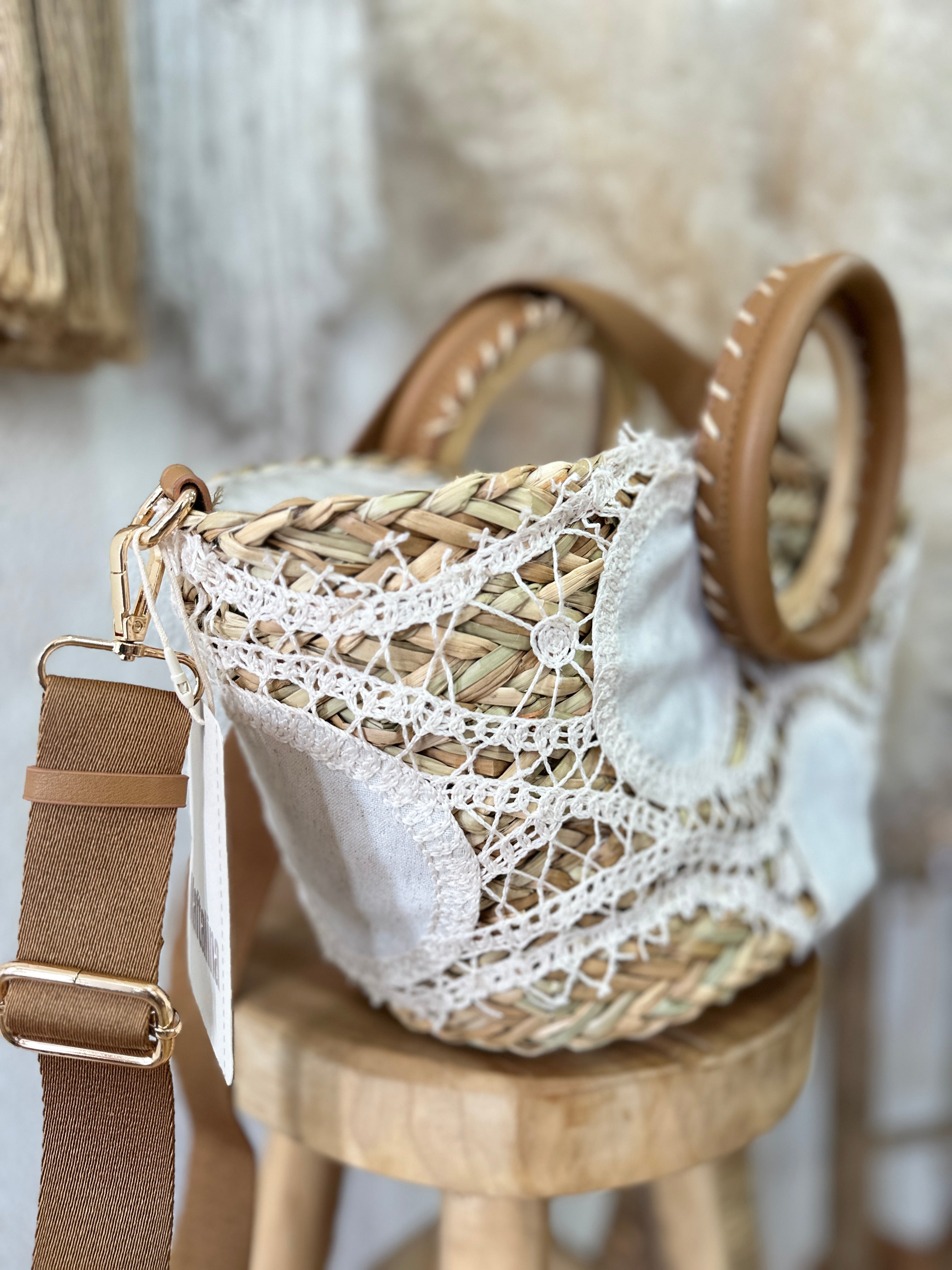 Cesta em verga c/renda CAETANA