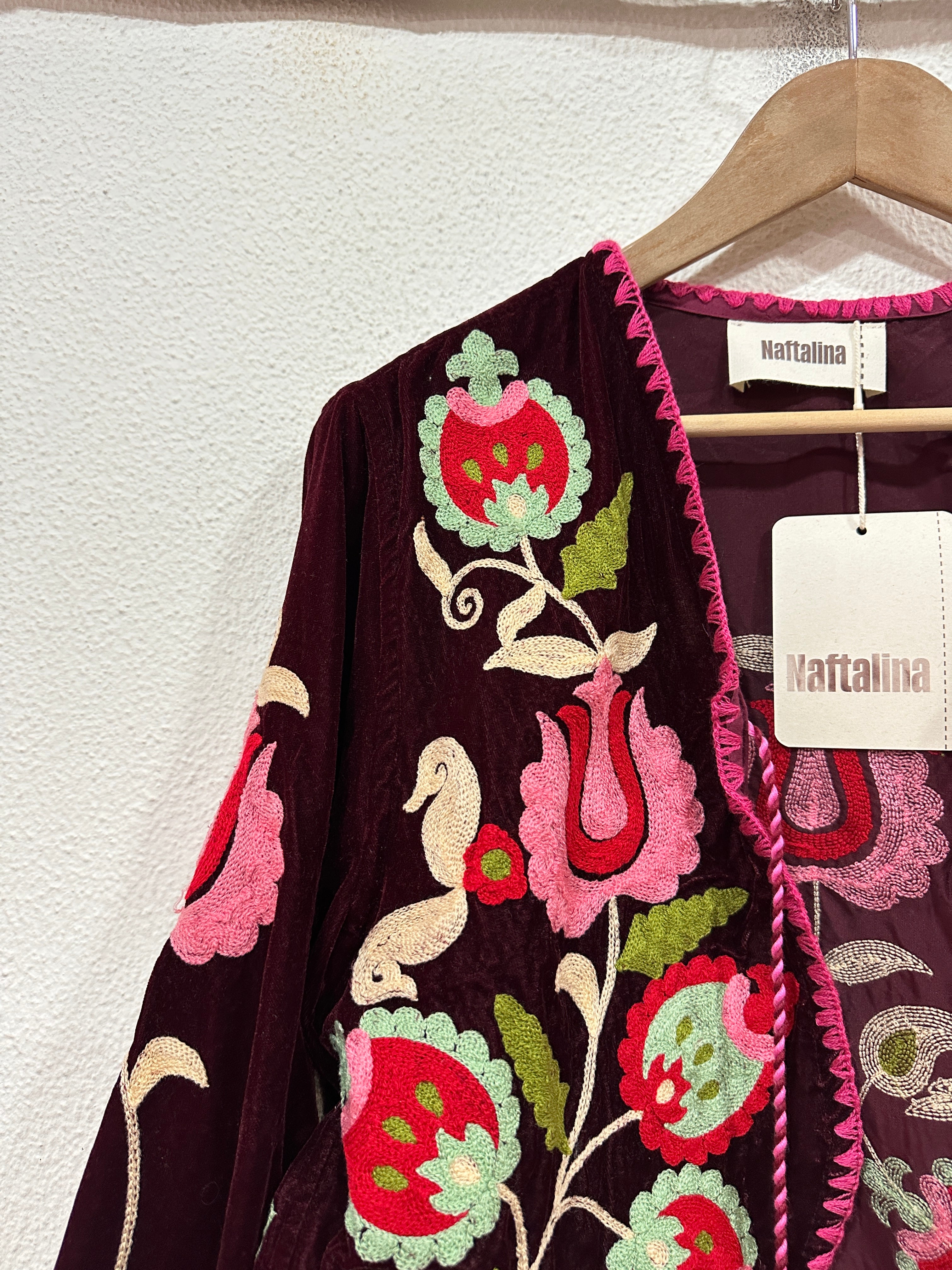 Casaco curto em veludo bordado KERALA