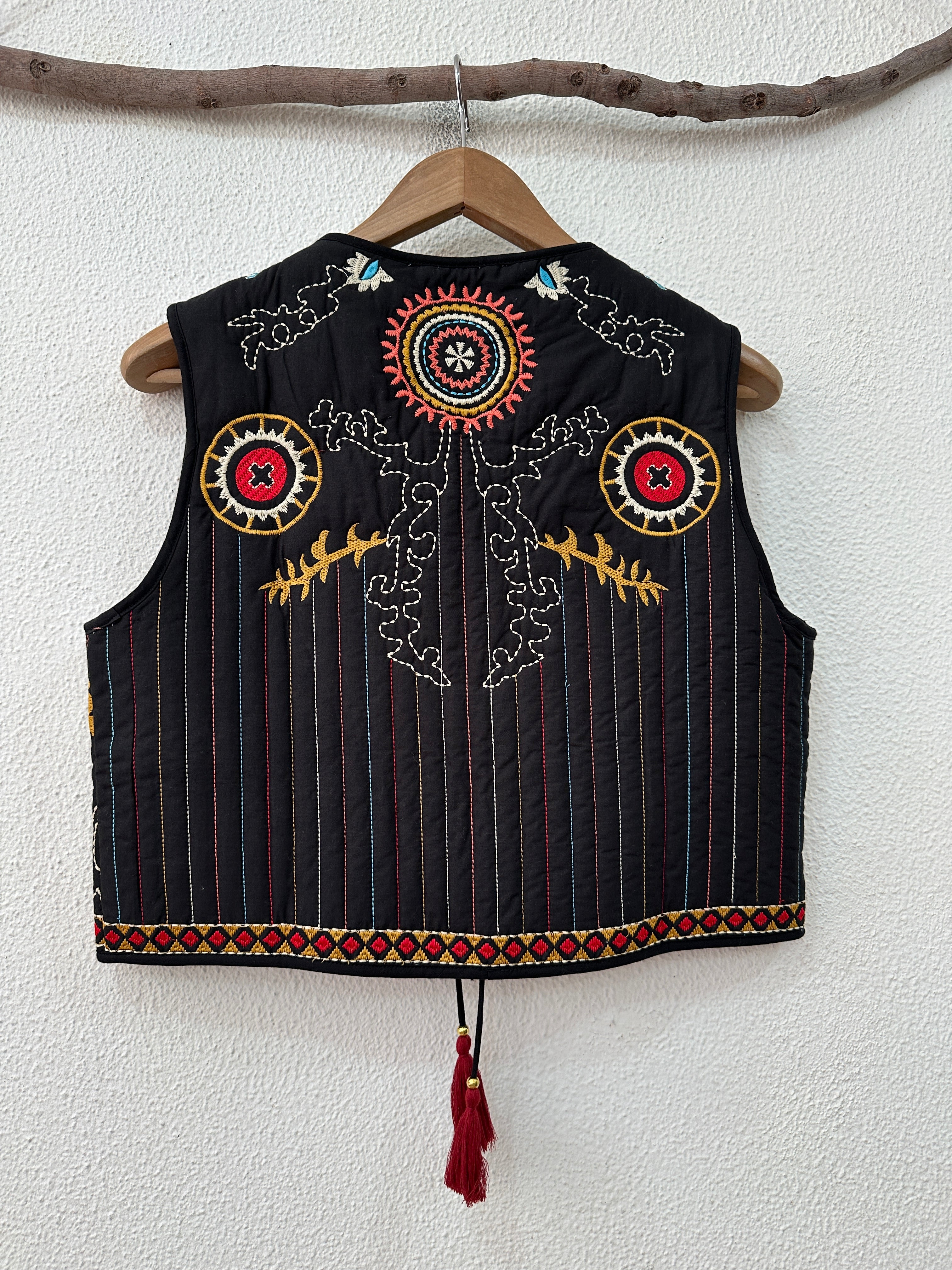 Colete acolchoado bordado ELARA