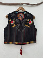 Load image in the gallery viewer,Colete acolchoado bordado ELARA
