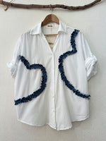 Load image in the gallery viewer,Camisa oversize c/aplicações em denim POP
