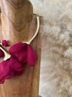 Carregar imagem no visualizador da galeria, Gargantilha rígida MAGNÓLIA
