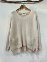 Load image in the gallery viewer,Camisola de malha oversize c/ bolsos NEIGE
