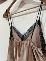 Load image in the gallery viewer,Top em veludo cristal c/renda AMETHYST
