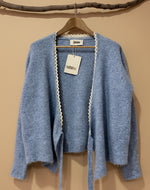 Load image in the gallery viewer,Casaco de traçar c/renda CHARLOTTE
