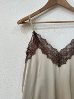 Load image in the gallery viewer,Top de cetim c/ renda SOPHISTICATED
