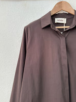 Load image in the gallery viewer,Camisa regular fit assimétrica BASIC
